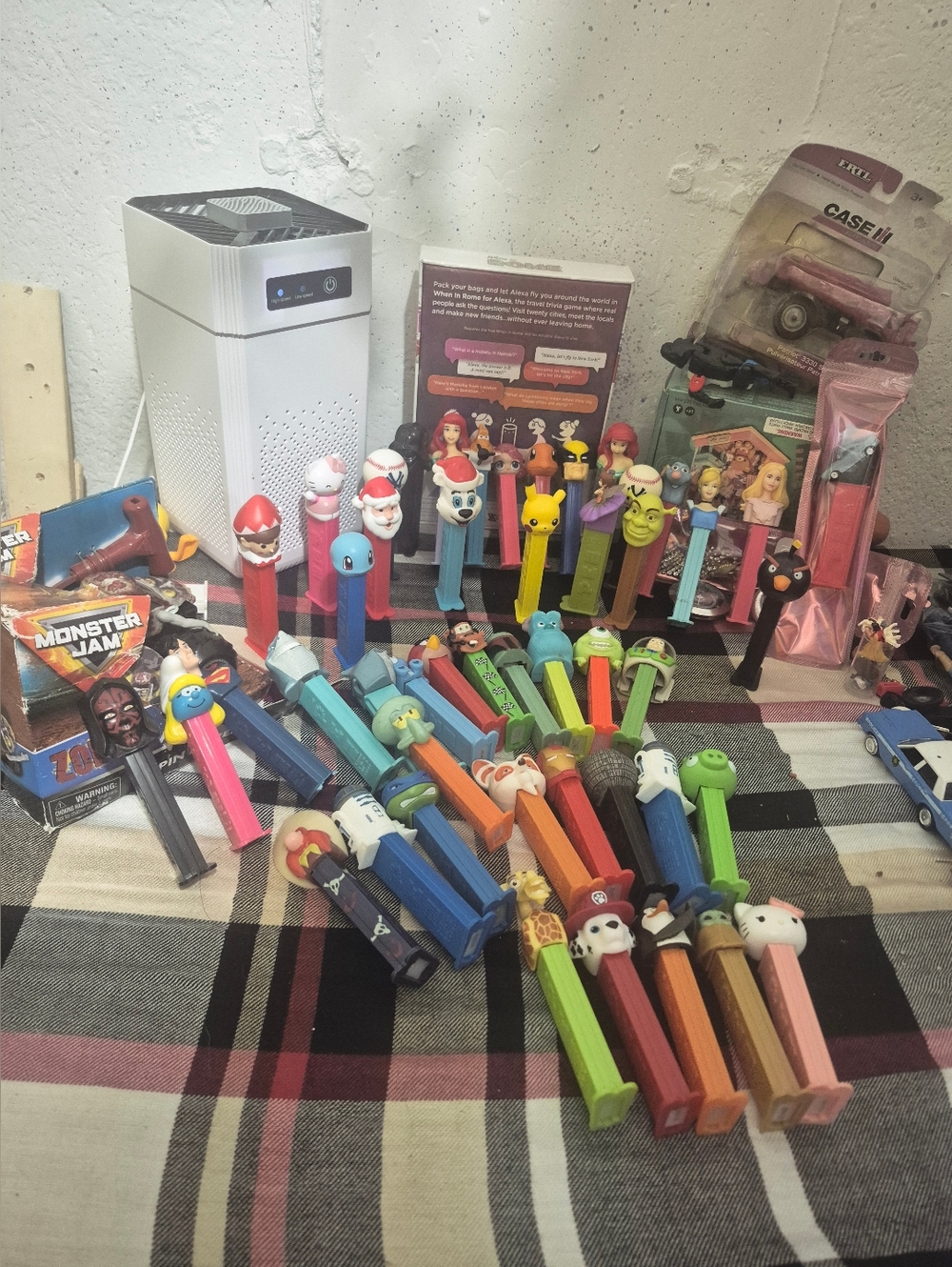 Colorful Assorted PEZ-Style Candy Dispenser Set – Multicolor - Picture 2 of 16